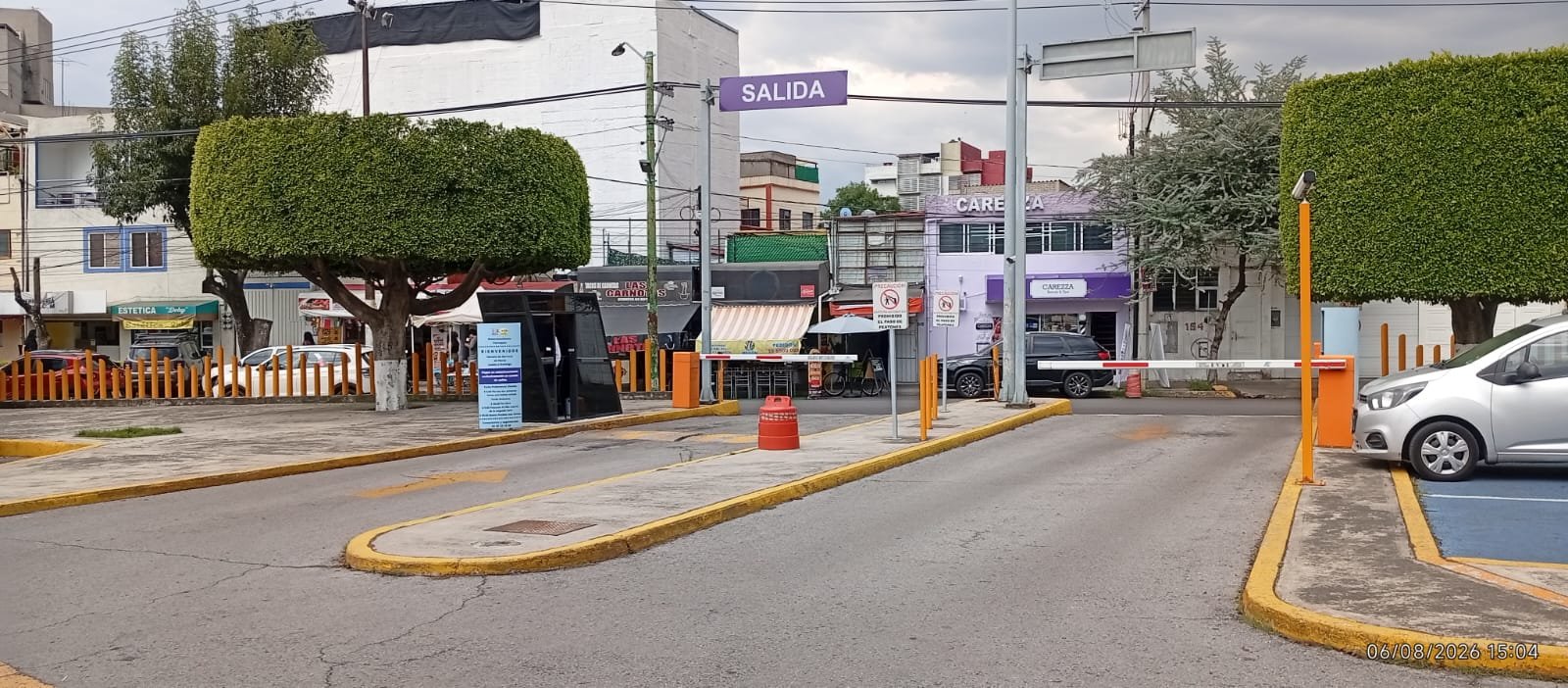 Salida con barrera automática